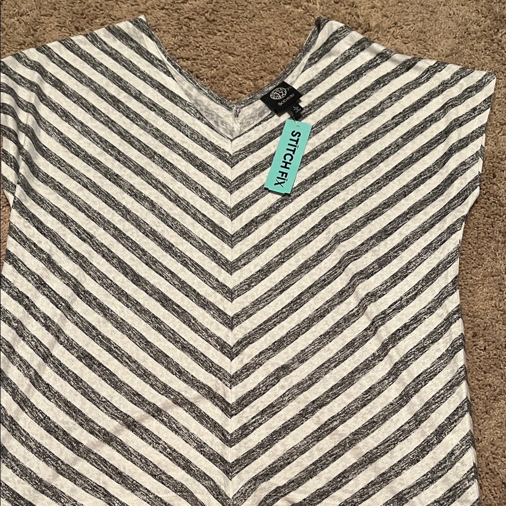 Bobeau White Striped Chevron Short Sleeve Top
